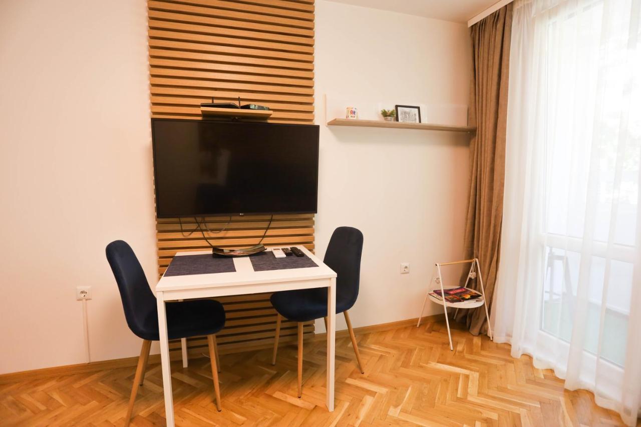 White Central Apartment Varna Bagian luar foto