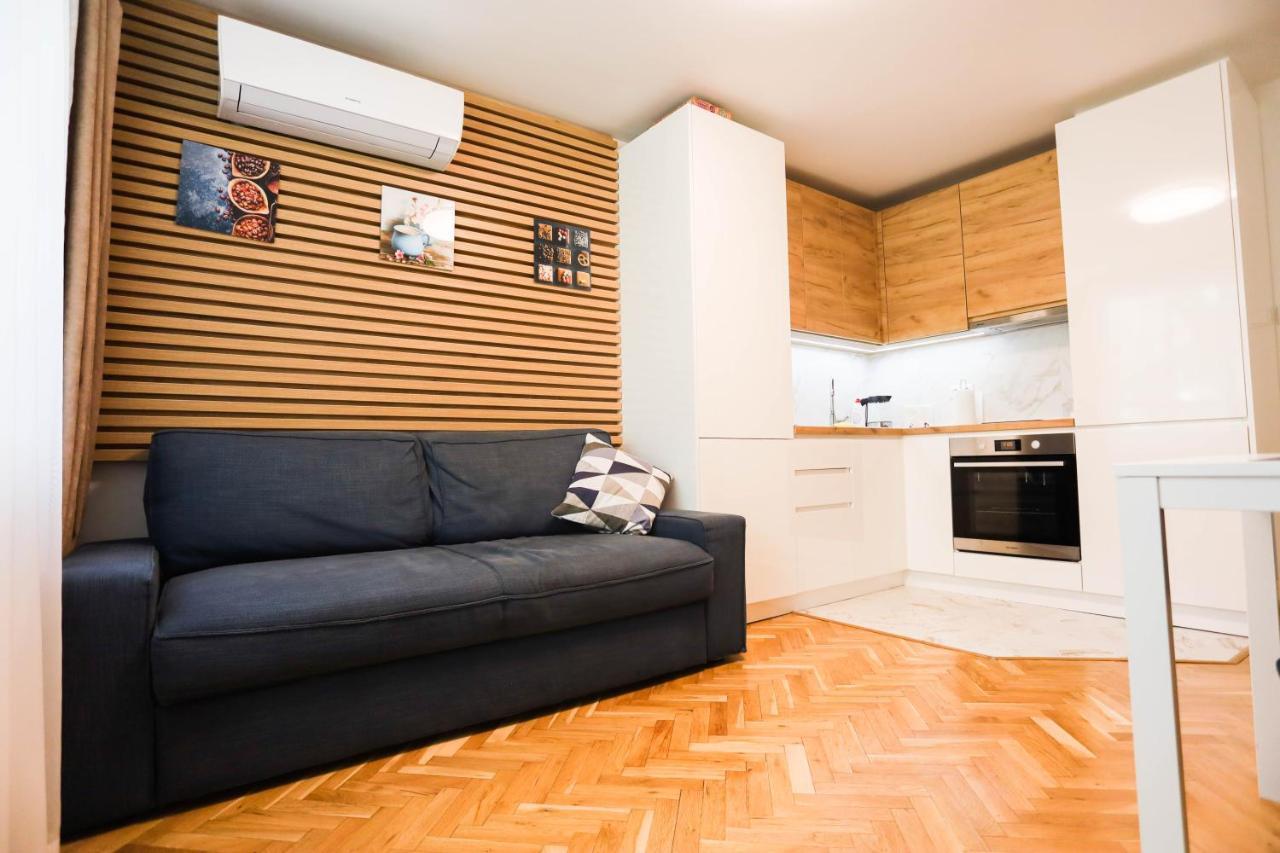 White Central Apartment Varna Bagian luar foto