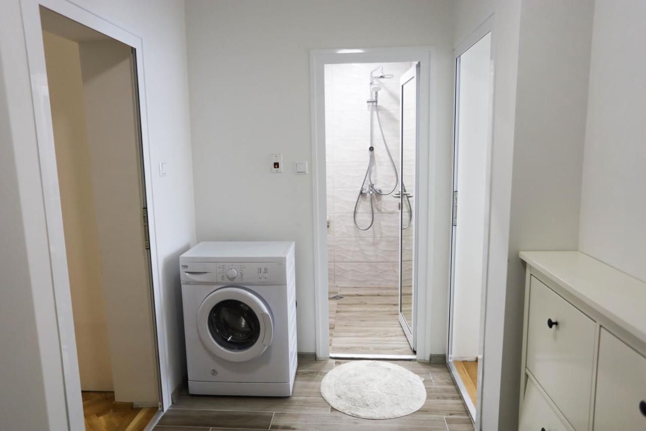 White Central Apartment Varna Bagian luar foto